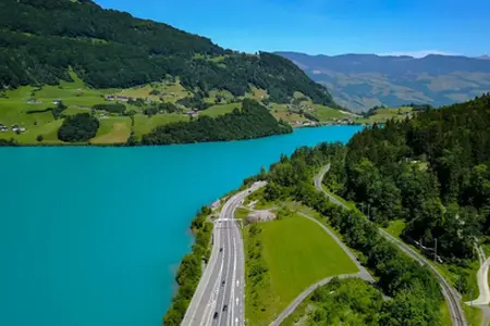 Vignetă pentru autostrăzile din Elveția 2025: Ce trebuie să știți