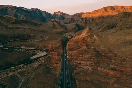 Se construiește continuu și într-un ritm constant autostrada M4 între Törökszentmiklós și Kisújszállás.